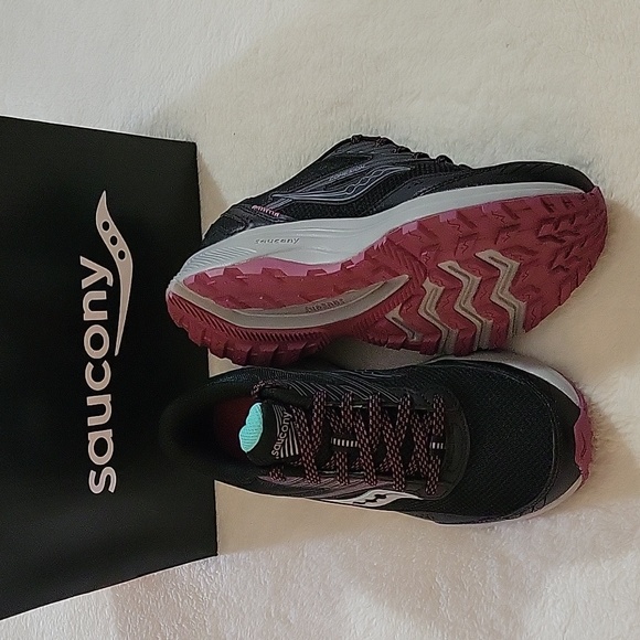 SAUCONY BRAND NEW WOMEN'S RUNNERS SIZE 6 WIDE - Picture 6 of 11